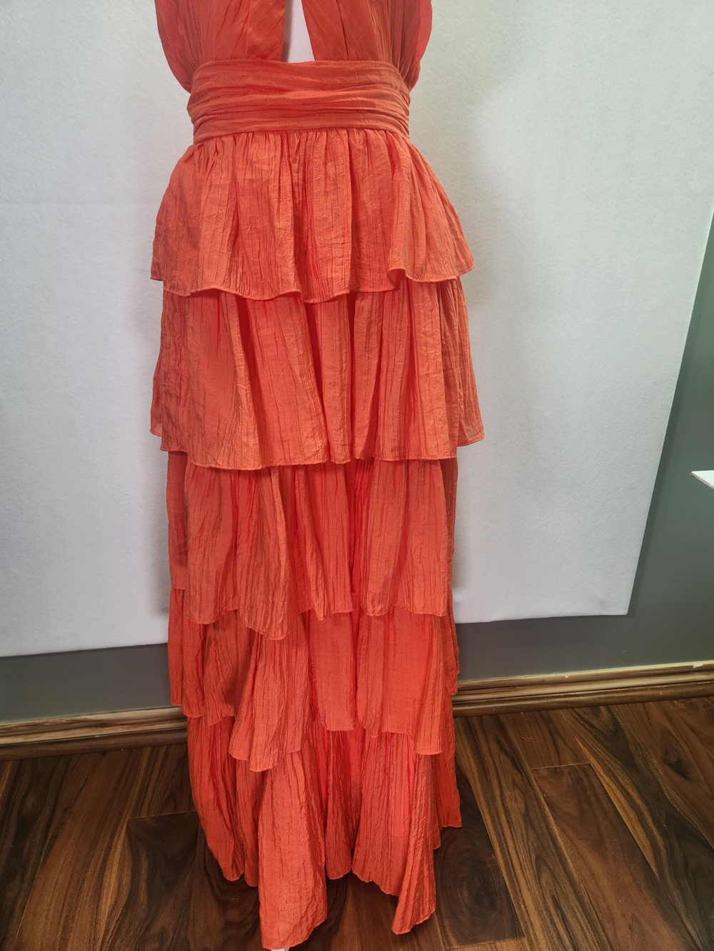 Olivaceous Orange Ruffle Tiered Halter Maxi Dress Sz S Open Back Event Cruise NW - Picture 7 of 15